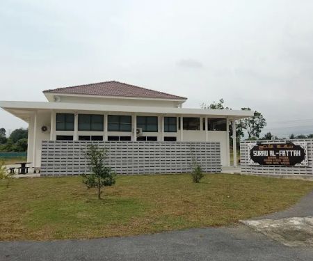 Surau al-Fattah Behrang Residen