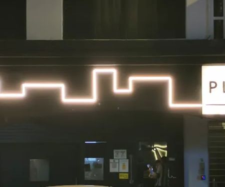 Plug Bar