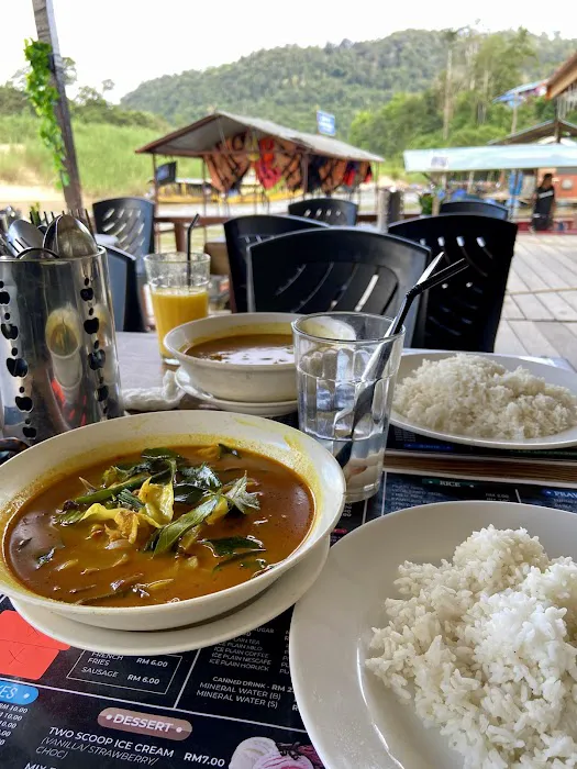 Arissa Floating Restaurant Picture 9