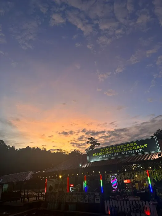 TAMAN NEGARA FLOATING RESTAURANT Picture 5