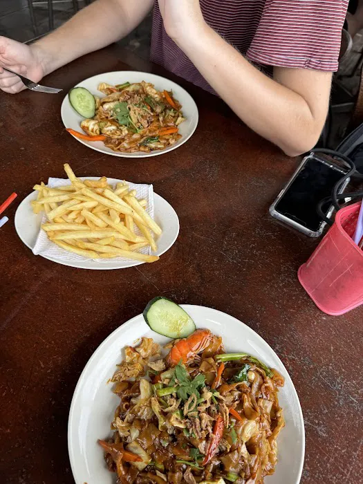 TAMAN NEGARA FLOATING RESTAURANT Picture 8