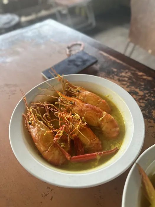 TAMAN NEGARA FLOATING RESTAURANT Picture 10