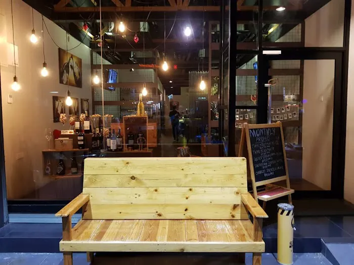 S.A.M Glary Wine Bar Picture 3