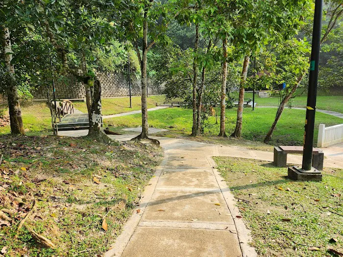Gasing Hill Top Picture 7