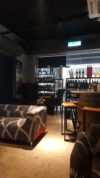 Winetale Bar & Restaurant Picture 1