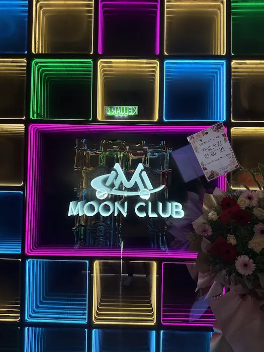 Moon Club Picture 3