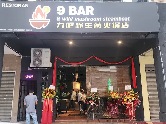 9 BAR & WILD MASHROOM STEAMBOAT Picture 2