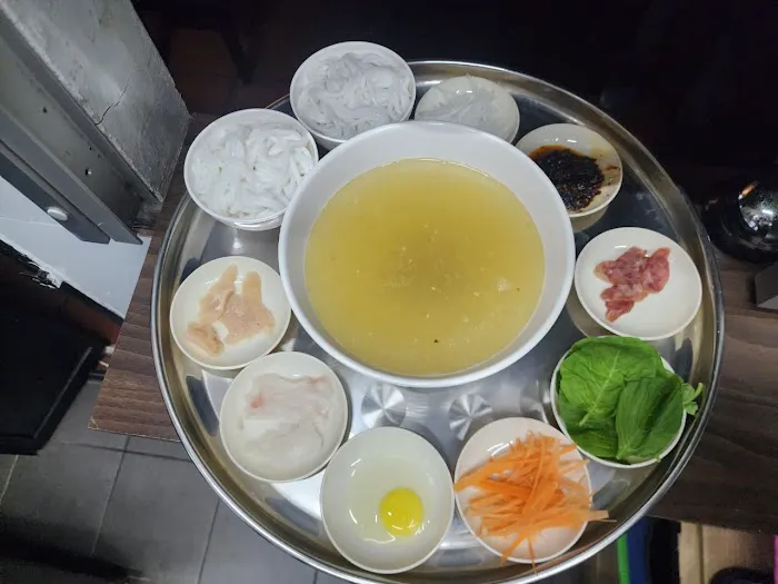 9 BAR & WILD MASHROOM STEAMBOAT Picture 4