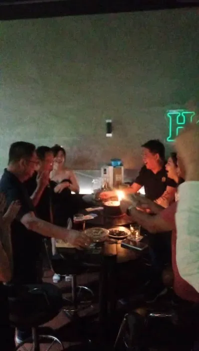 9 BAR & WILD MASHROOM STEAMBOAT Picture 9