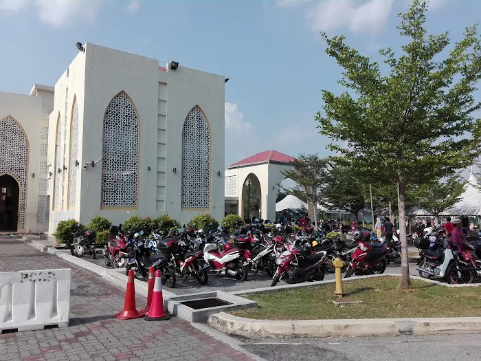 Masjid Bandar Tun Hussein Onn Picture 2