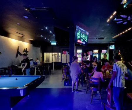Encore Cafe, pub, pool ,darts & karaoke
