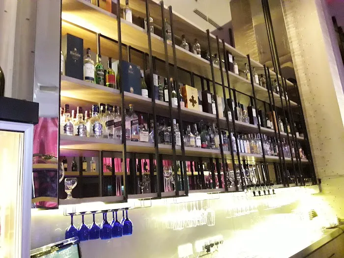 Zen Bar @ the zenith hotel Picture 5
