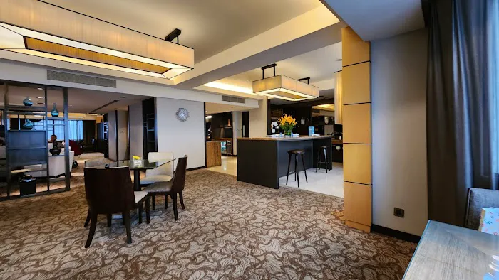 Executive Lounge Picture 1