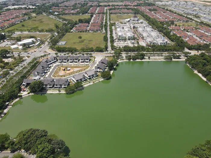 Laman Lakeside Picture 4