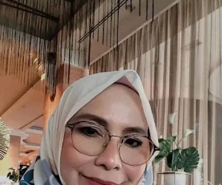 Personel Collection Essential Oil Pantai Timur mampu milik