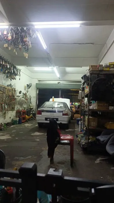 My Vtech insurance and towing &workshop Picture 3