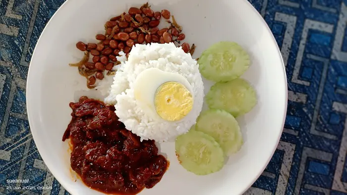Nasi Lemak Daun Pisang Tinija Picture 2