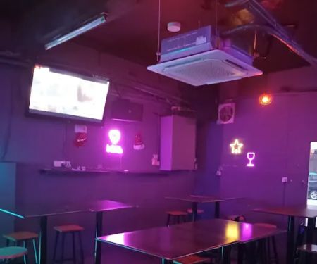 83 Bistro & Lounge