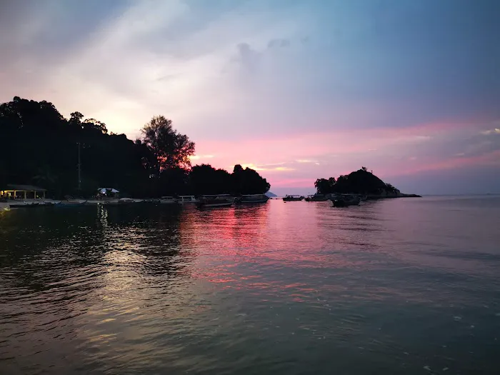 Pantai Kilat / Kilat Beach (viewing area) Picture 1