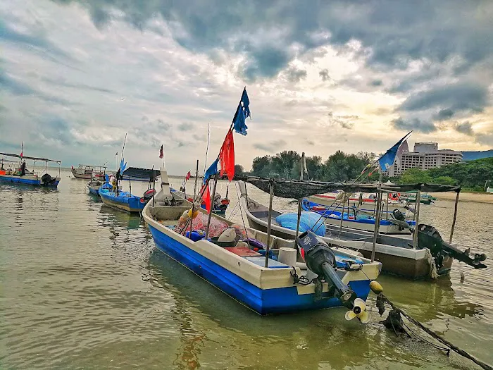 Pantai Kilat / Kilat Beach (viewing area) Picture 9