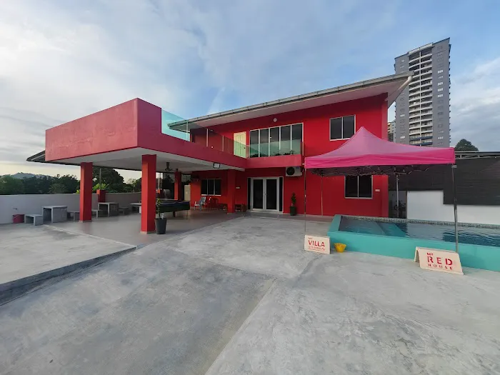 MY RED HOUSE Picture 1