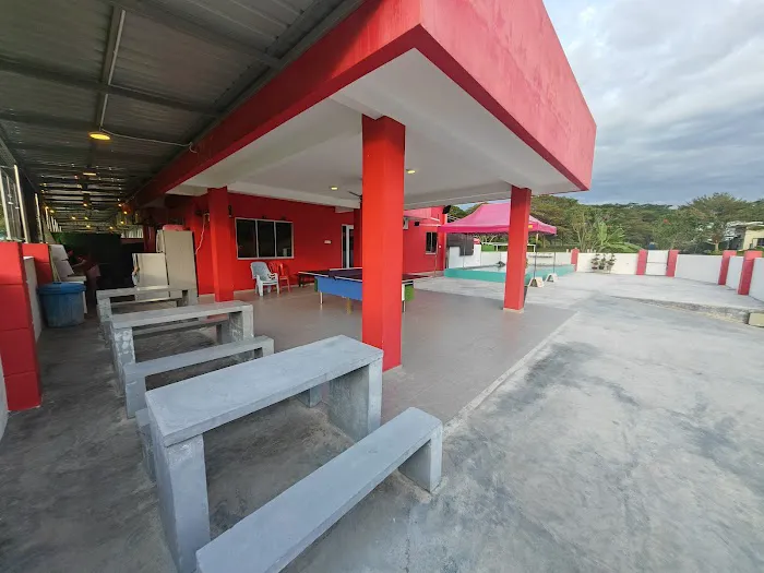 MY RED HOUSE Picture 9