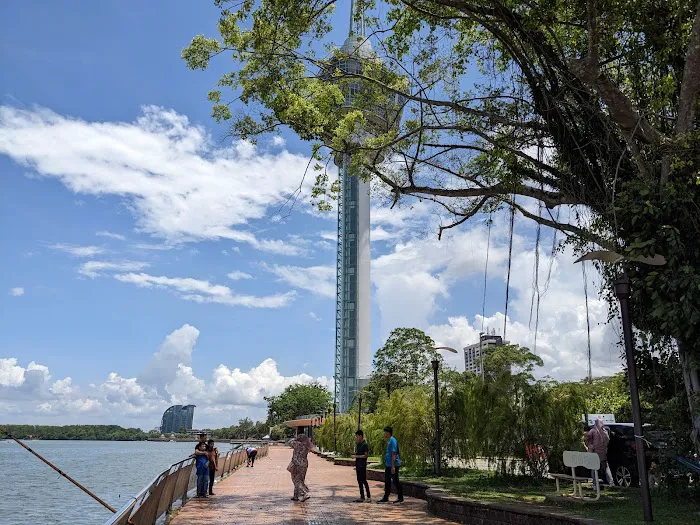 Esplanade Kuantan (River side walking and fishing) Picture 3