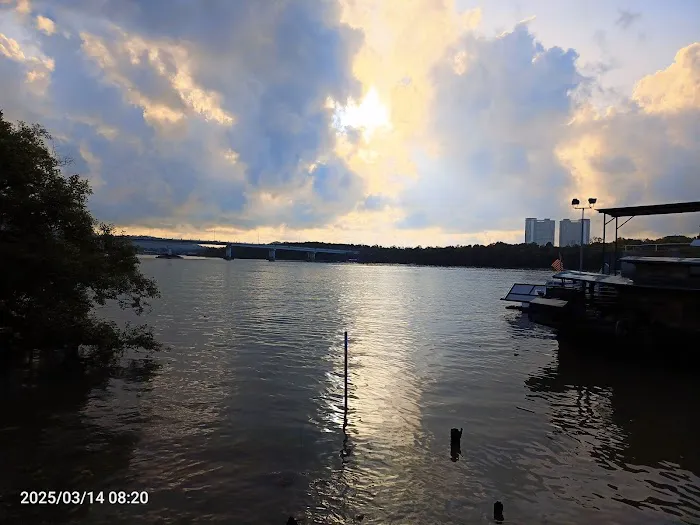 Esplanade Kuantan (River side walking and fishing) Picture 8