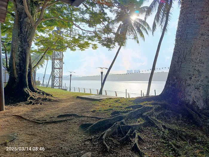 Esplanade Kuantan (River side walking and fishing) Picture 7