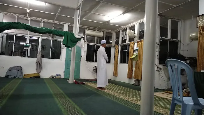 Surau Pelindung Tasik Kampong Pelindung Beserah Picture 2