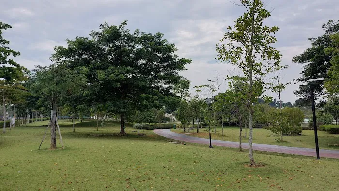 Giverny Park basketball court Picture 4
