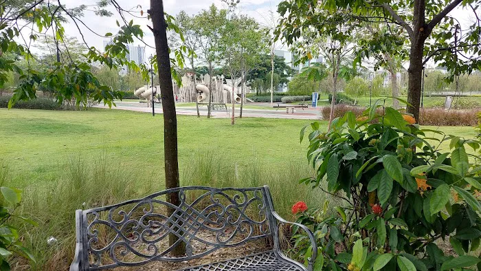 Giverny Park basketball court Picture 10