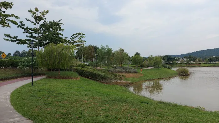 Giverny Park basketball court Picture 3