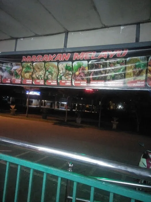 Madeena Maju Bistro Picture 3