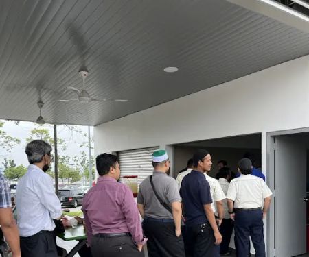 Sri Kelisa (Cawangan Masjid Perodua) - Nasi kukus Ayam berempah