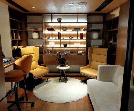 R Club Lounge