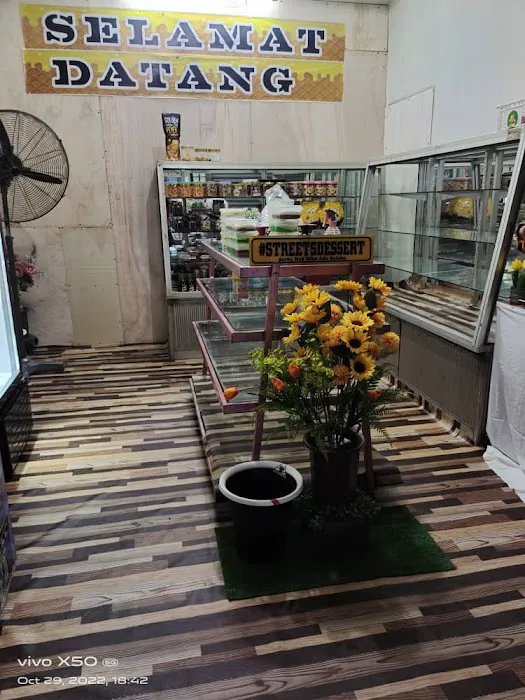 Street Desserts Cafe Picture 1