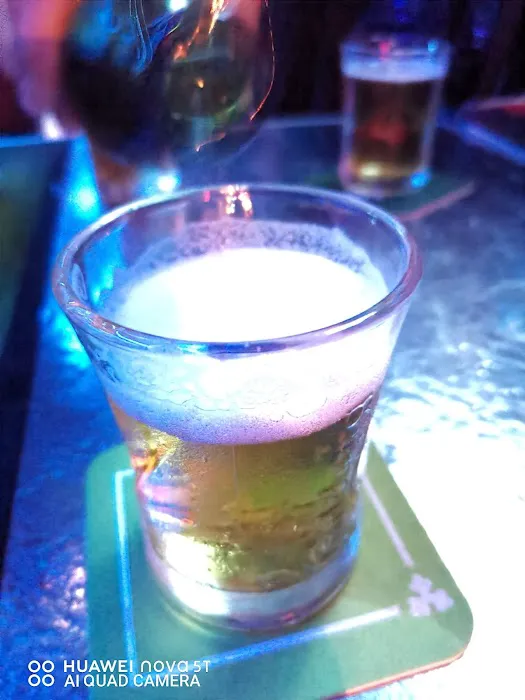 V We V Bar Picture 1