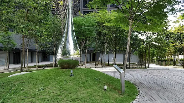 Icon City Rooftop Garden Picture 7