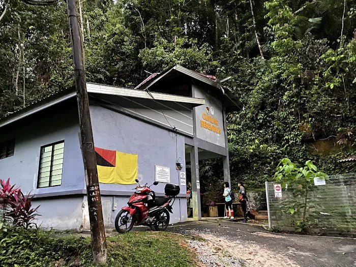 Gunung Berembun Trailhead Picture 2