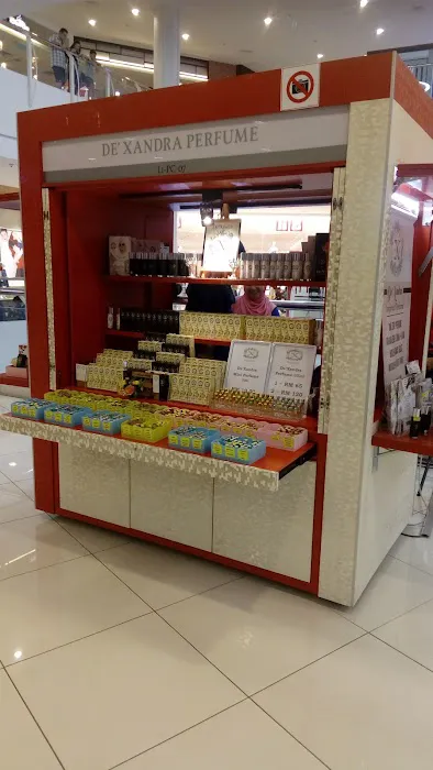 De'Xandra Perfume Kiosk Picture 1