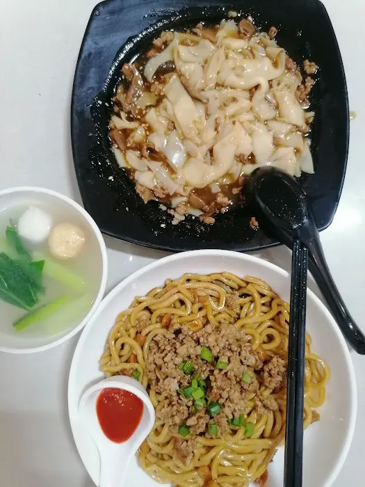 Ho Family Kitchen + Bunny Wok & Grill • 嘆 Kopi 茶铺 Picture 3