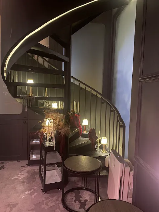 GLASSMANSION BAR Picture 5
