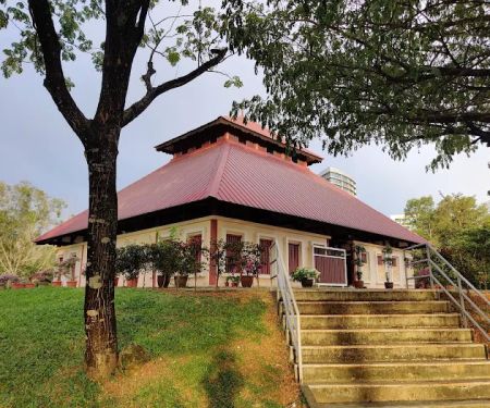 Surau Anjung Floria