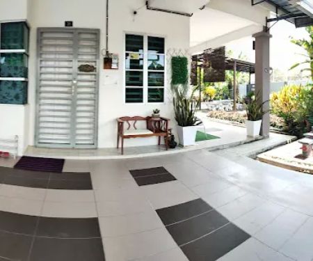 Homestay Az-Zahra Behrang