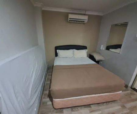 OYO 89970 Dg Hotel
