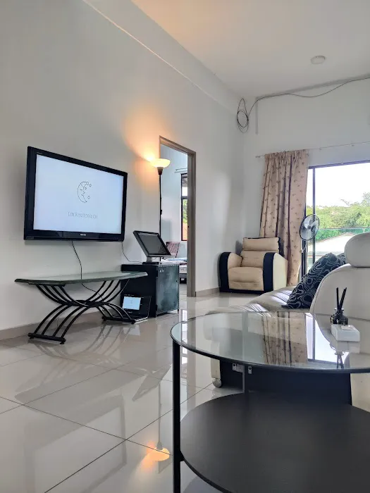 LIM RESIDENCE CO Picture 6