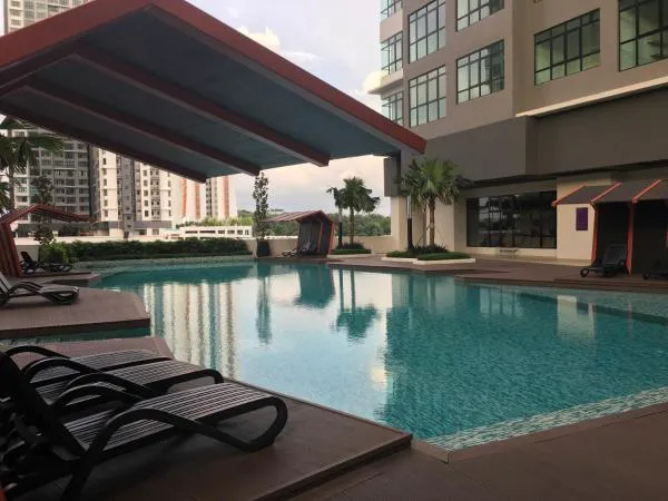 IOI Conezion Iman's Home Pool View Unit Picture 10