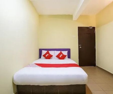 OYO 89585 Hotel Happy Inn