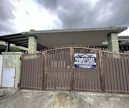 HOMESTAY IBU TAU